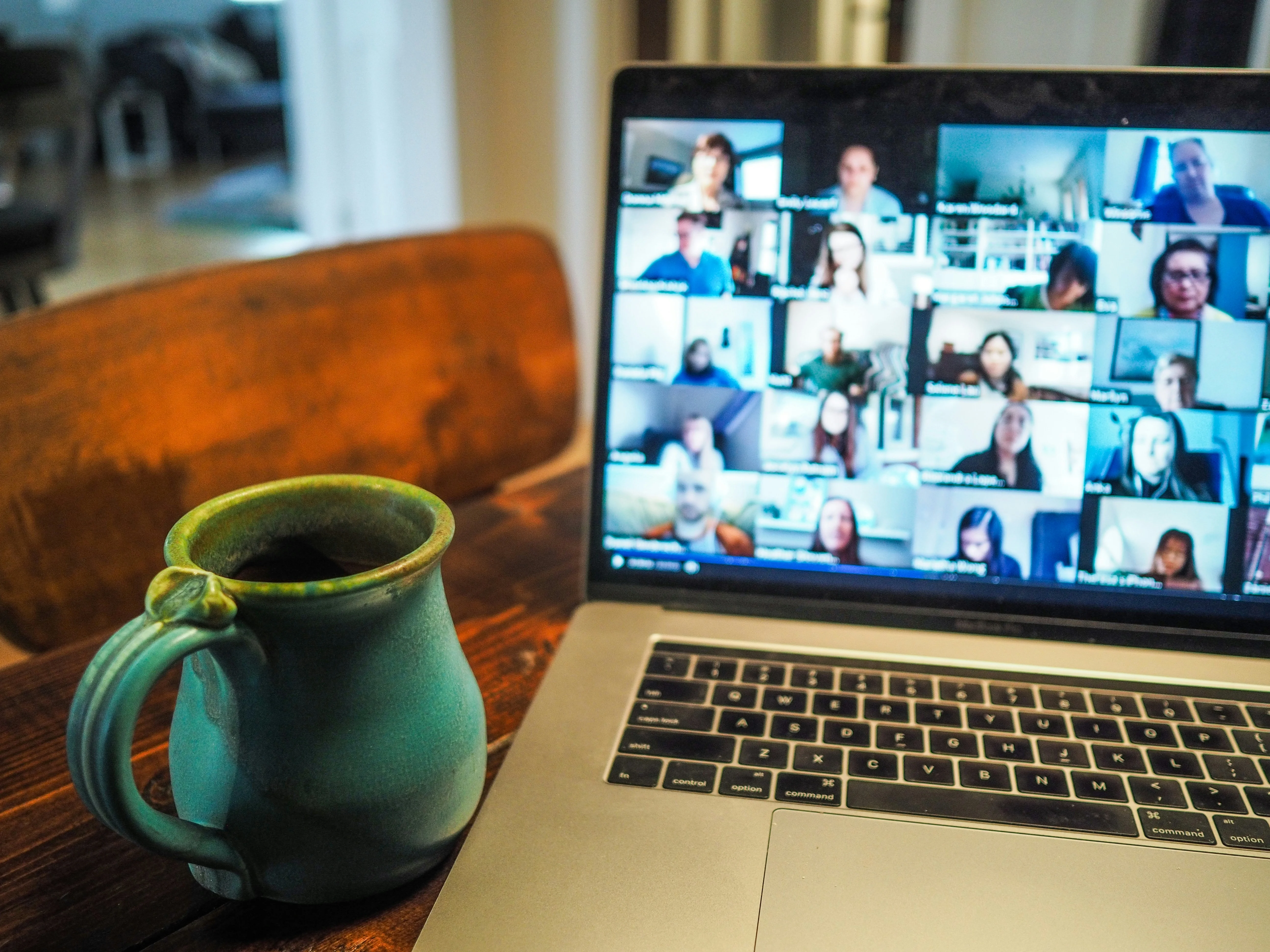 AI meeting assistant automatically recording, transcribing, and summarizing a video conference call with multiple participants
